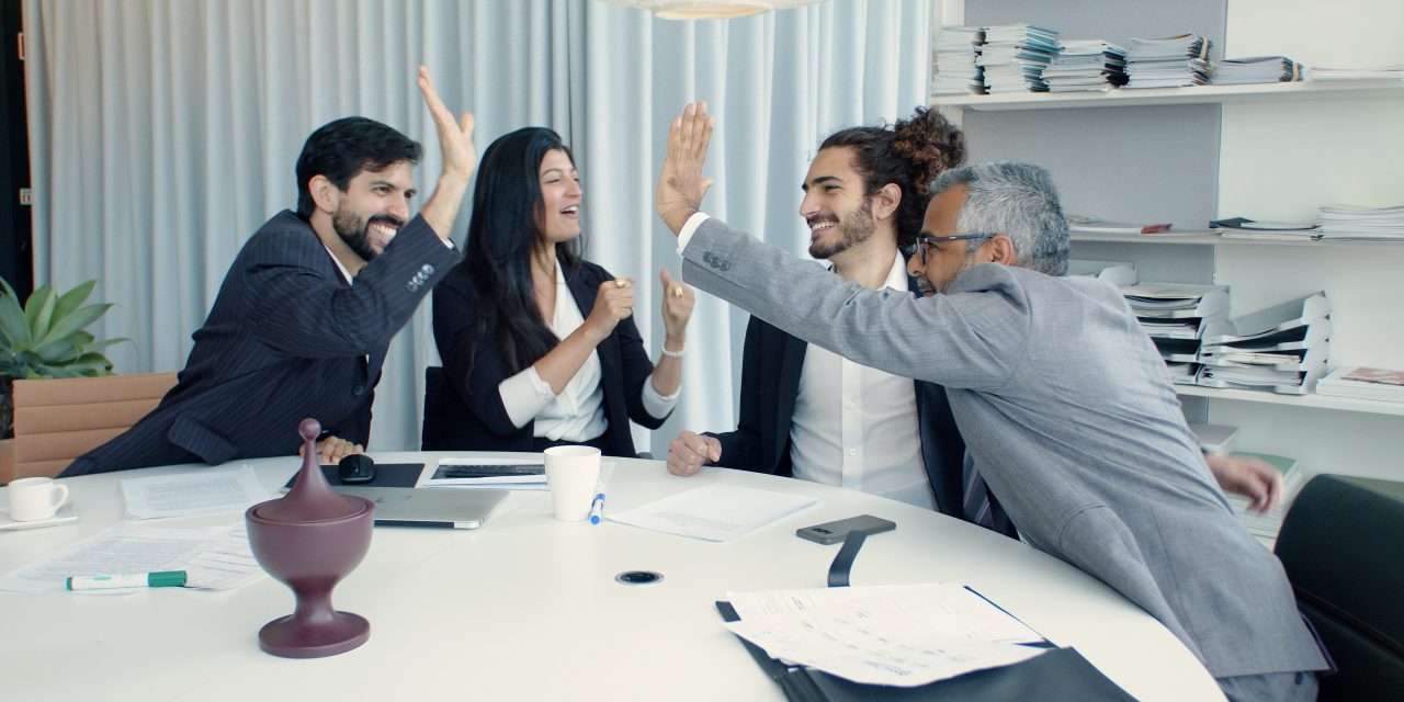 Plasticidad: Impulsando el Liderazgo y el Clima Laboral