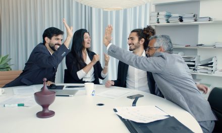 Plasticidad: Impulsando el Liderazgo y el Clima Laboral