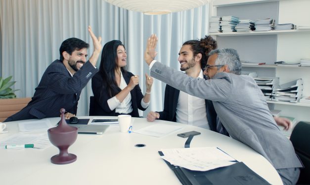 Plasticidad: Impulsando el Liderazgo y el Clima Laboral